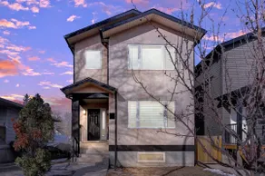 Spacious gem near RCMP. Walk to stadium! - Image 2