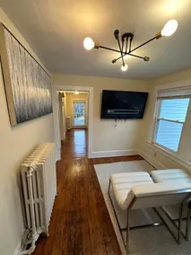The Yellow Door 3-bedroom downtown near VT&RU - Image 3