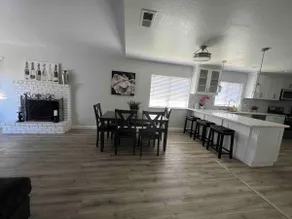 Lovely Home Away From Home! 4 bedrooms - Image 2