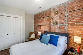Stunning Huge Vintage Loft Minutes From Downtown! - Image 3