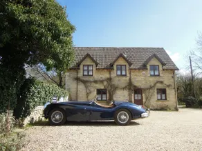 Cotswolds Cottage with Character near Castle Combe - Image 2