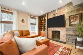 Child Friendly, Parking, King Bed, 15 min to DT - Image 2