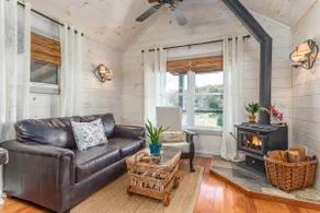 Shayne’s Sanctuary -Small house with BIG features! - Image 5