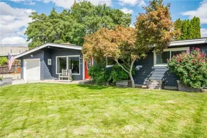 The Red Door Retreat with Huge Pool and Hot Tub - Image 4