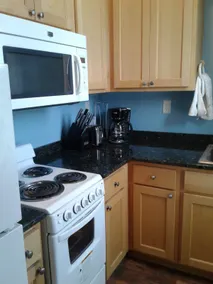 Charming Fully Furnished Efficiency Apartment - Image 2