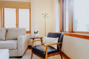 Modern Downtown Retreat In The Heart Of Pella - Image 2