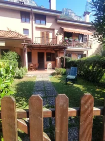 Lallas Home with garden and lake view - Image 3