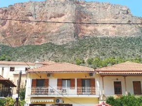 RIVER'S HOUSE IN THE CENTER TOWN - Image 3