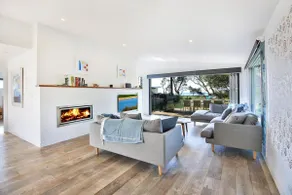 Oceanside I Pet Friendly Absolute Beachfront - Image 2