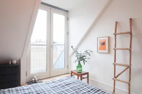 Sunny Penthouse with Private Balcony - Image 2