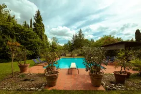Villa mit Pool, Whirlpool und Garten - Image 2