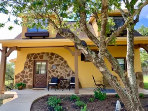 3 Sisters Hill Country Cottage - Image 2