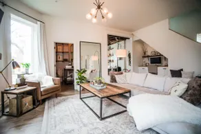 Rustic and Modern Downtown Getaway - Image 5
