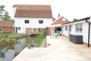 Old Stables riverside spacious chic - Image 4