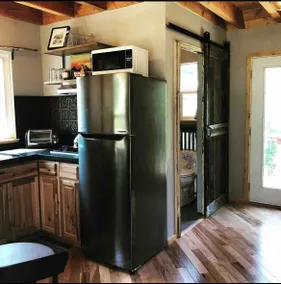 Farmhouse Cabin in the woods w Privacy! WIFI AC - Image 4