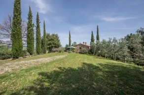 19th century farmhouse on a hill between magical valleys and Sienese hills - Image 2