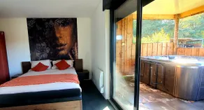 Lodge for 6 people, air conditioning, private spa, nature & horses - Image 2