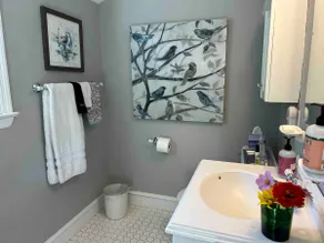Garnot Hill: Entire 2 bedroom guest suite - Image 4