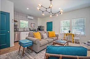 Peacock Cottage | 3blks to dwntwn | King Bed - Image 2