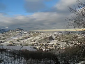 Delightful Home-Lovely Hill View - Image 2