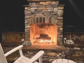 The Union Hill House *Outdoor Hot Tub* - Image 3