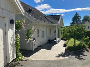 Lovely villa with large living areas in Hovås, Gbg - Image 2