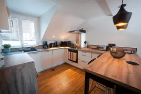 Love at first sight for this renovated 2 bedroom hyper-central apartment - Image 2