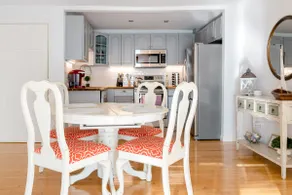Elegantly Done Apartment in a Sun-Drenched Corner Lot House - Image 3