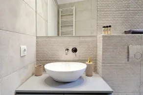 Spacious 4 Bedrooms Apartment, walk to metro - Image 4