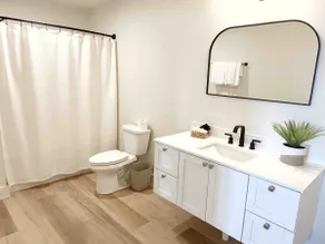 Renovated Townhouse On The Water #5 - Image 5