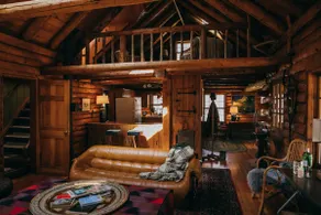 1970s Creekside Cabin | 2 miles from Woodstock - Image 2