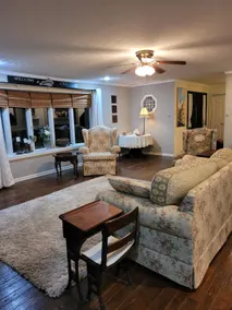 Noahs Rest-stop, 5 miles to ARK. sleeps 10 - Image 3