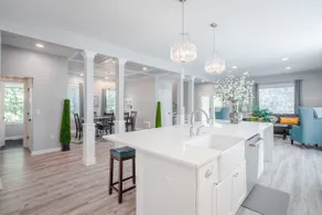 Glamorous, Upscale 5B Hyde Park Home w/Patio - Image 5