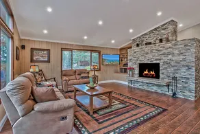 Boulder House -4 Bedroom Great Location - Image 2