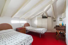 Passetto aparment with patio - Image 3