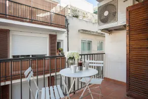 Central, elegant 3 bed, 2 bath, 100m from beach. - Image 5