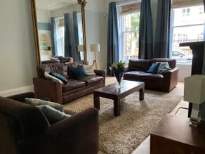 Stunning 2-bed flat with private patio in heart of the west end - Image 2