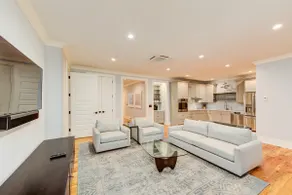 Deluxe 2 BR Suite w/ Piazza - Steps to King St. - Image 3