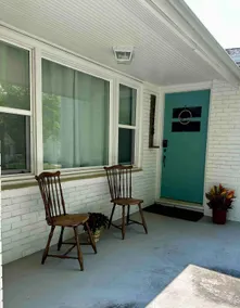 Pet-Friendly Retreat | Fast WiFi + Fenced Yard - Image 4