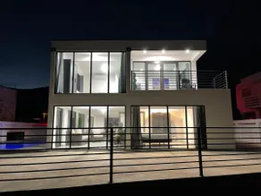 Seafront Beach House / Heated Pool & Beach Access - Image 5