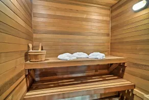 LUX LOG Mansion: 180° Views~Sauna+HotTub~Sleeps 12 - Image 5