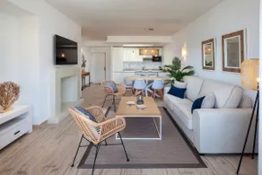 Puerto Banus Frontline Apartment with Amazing Sea Views - Image 3