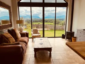 Barn conversion with amazing views - Image 2