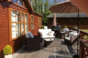 A luxury 2 bedroom lodge set in a quiet location - Image 2