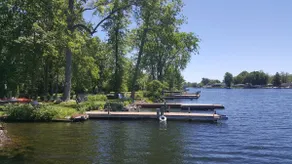 Waterfront Cottage with 2 docks - Image 2