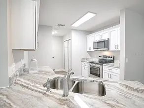 Modern Comfort &Prime Location, Golf Cart Included - Image 2