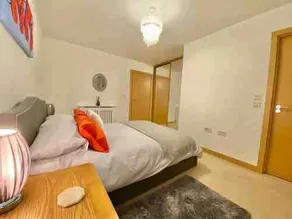 Beautiful 2 bed, spacious apartment with en-suites - Image 5