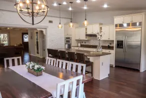 Rustic Country Acreage with Private Pool and Spa - Image 4