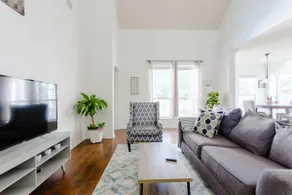 Spacious Family Paradise - 4BR, 3.5BA Sleeps 10! - Image 3