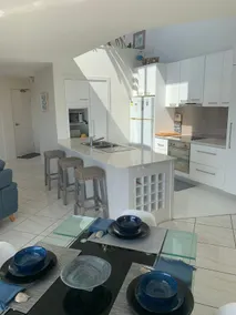 Coolum Beach Fantastic Penthouse.Sunshine Coast. - Image 2